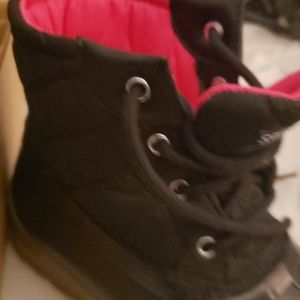 Girl Sperry snow boots